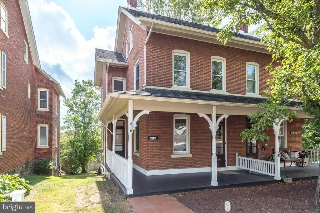 616 W Walnut St, PERKASIE