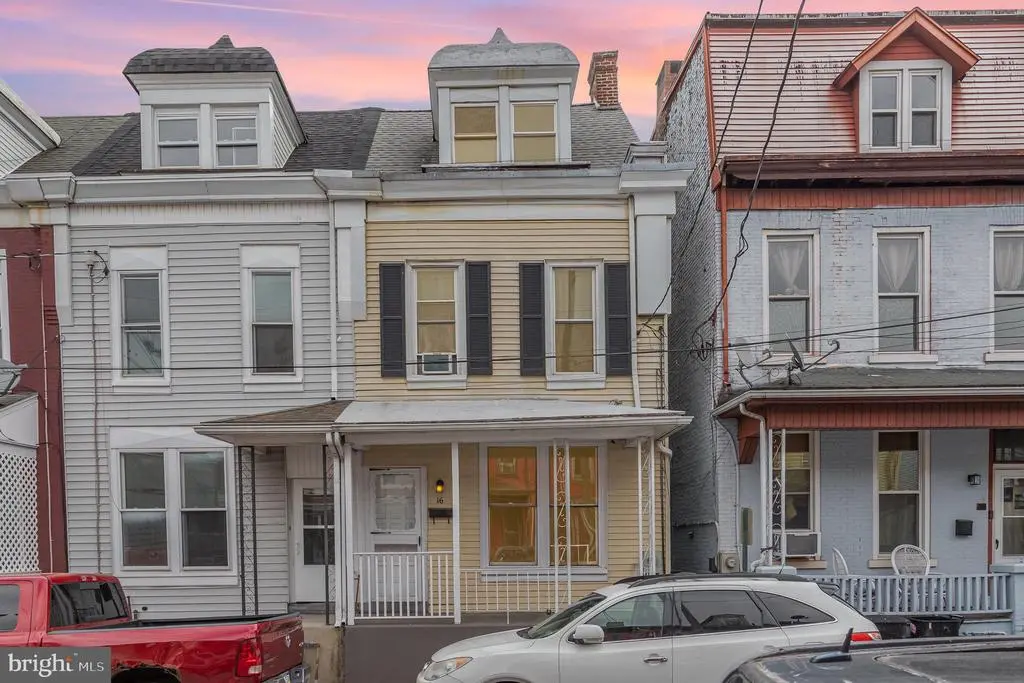 16 S 11th St, LEBANON