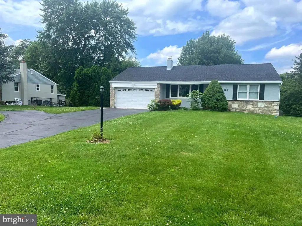 87 Valley Dr, SOUTHAMPTON