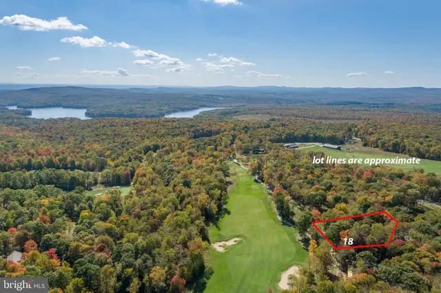 18 Green Jacket Ct, Mc Henry