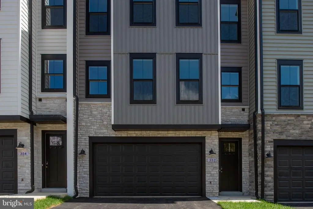 352 Evermore Ln, STAFFORD