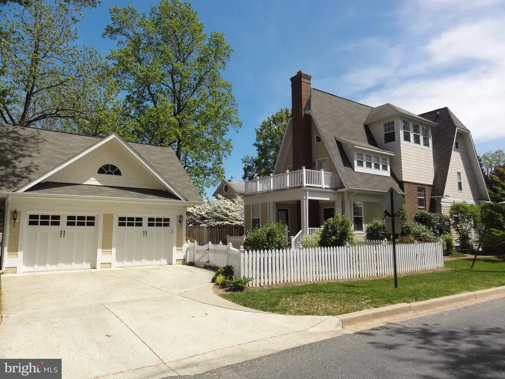 3613 Dupont Ave, Kensington