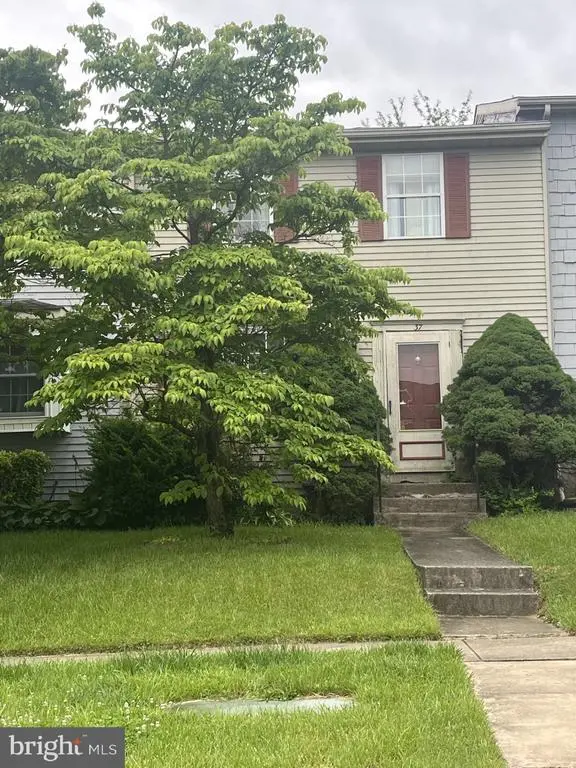 37 Windersal Ln, Parkville