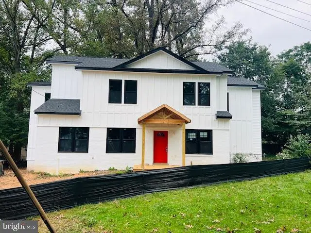 608 Laura Dr, FALLS CHURCH