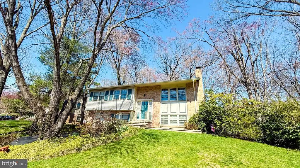 8618 Woodview Dr, Springfield