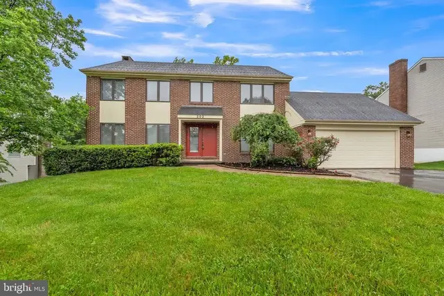 202 Charleston Dr, Wilmington