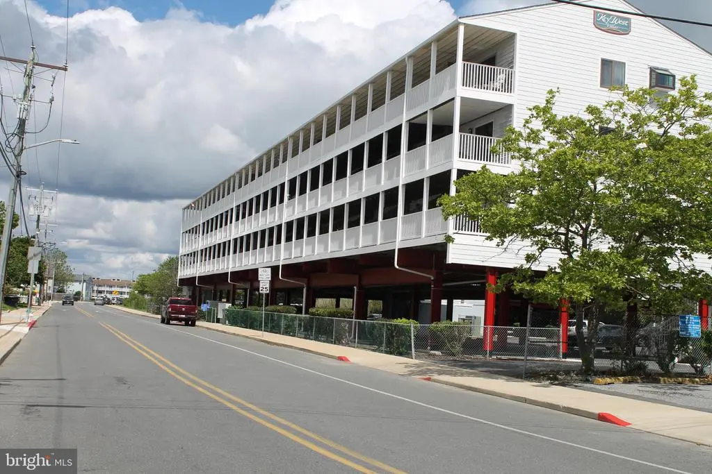 300 Robin Dr #212, Ocean City