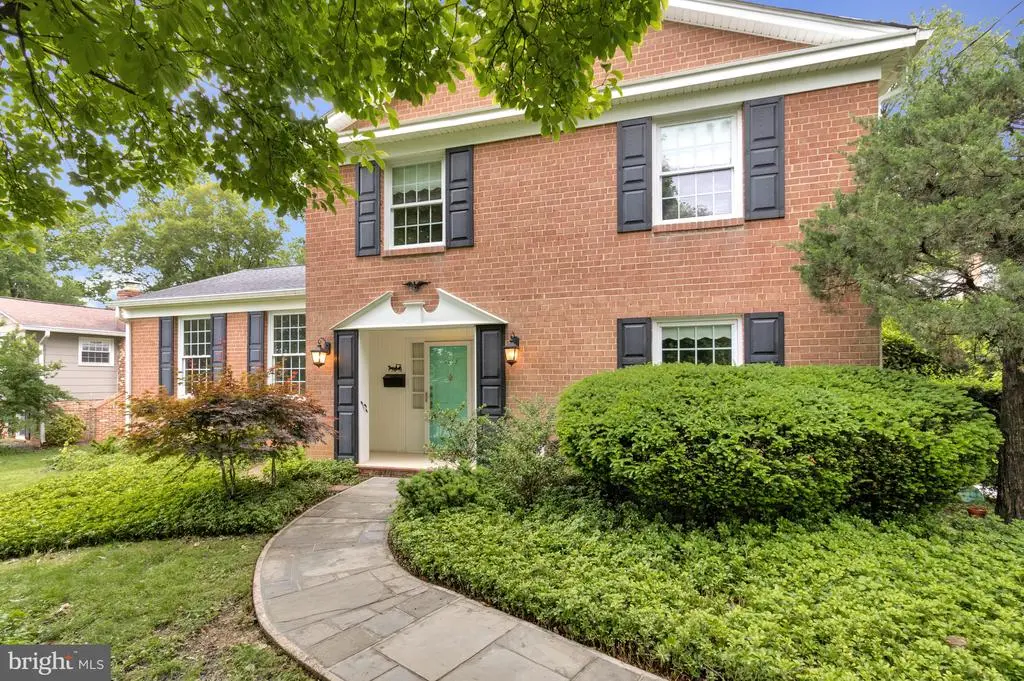 9703 Corkran Ln, Bethesda