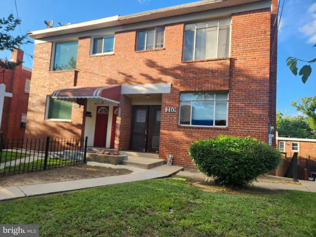 210 Webster St Ne, WASHINGTON