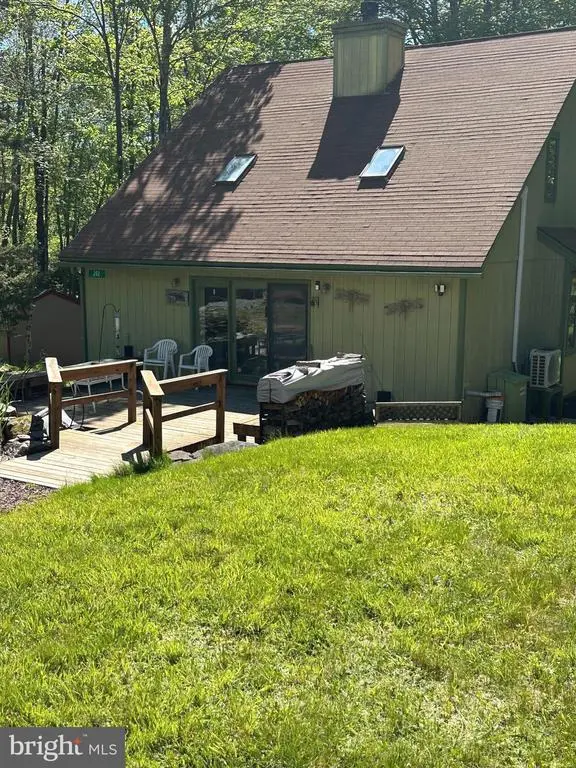 202 Tepee Dr, POCONO LAKE