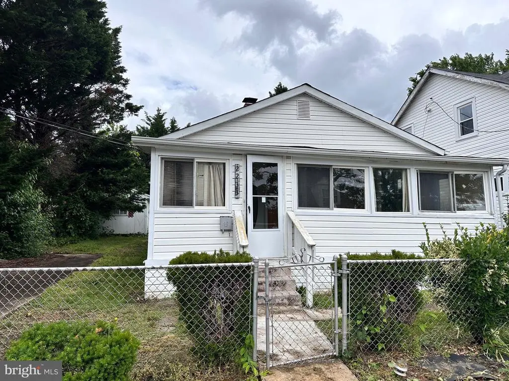 2233 N Dinwiddie St, ARLINGTON