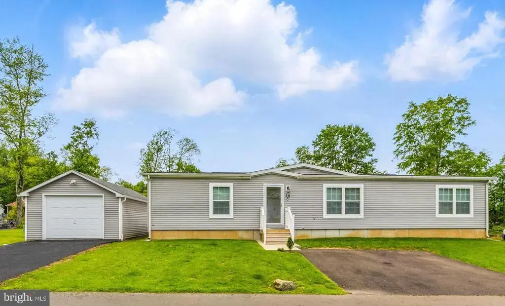 20 Golfview Dr, QUAKERTOWN