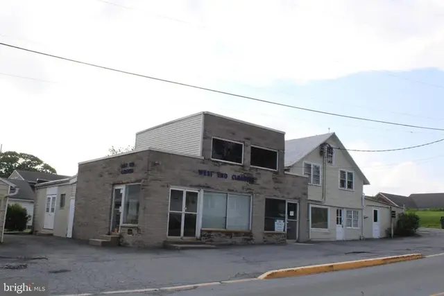 601 W Main St, New Holland