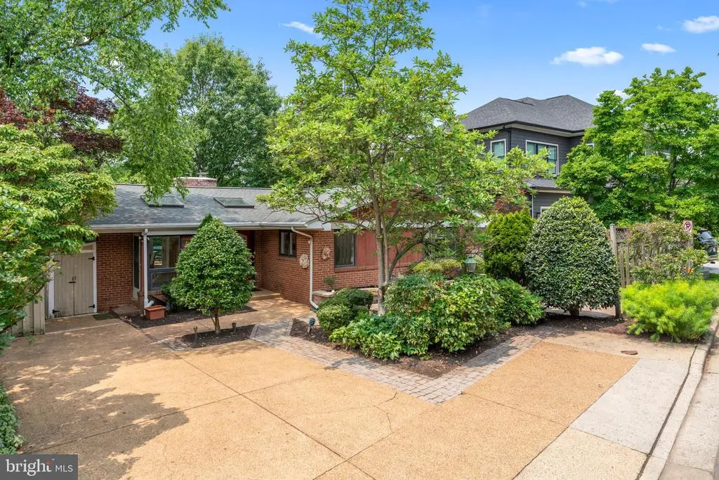 1414 N Johnson St, ARLINGTON