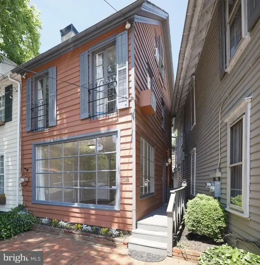 38 W Ferry St, NEW HOPE