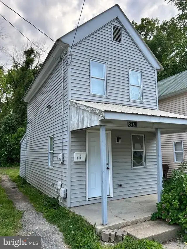 818 Washington St, Cambridge