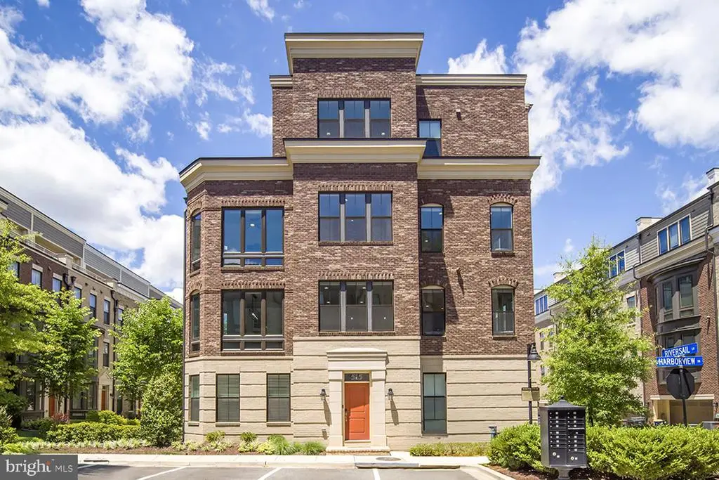 515 Riversail Ln #430, Oxon Hill