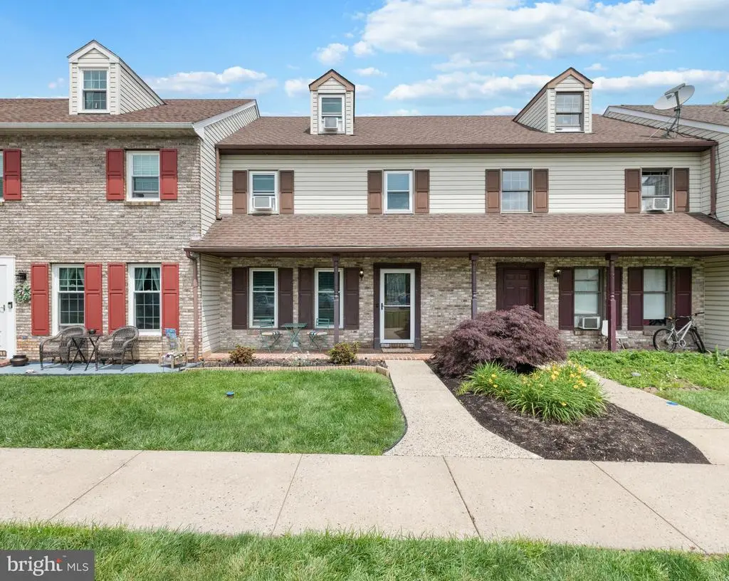 405 Cahill Cir, Honey Brook