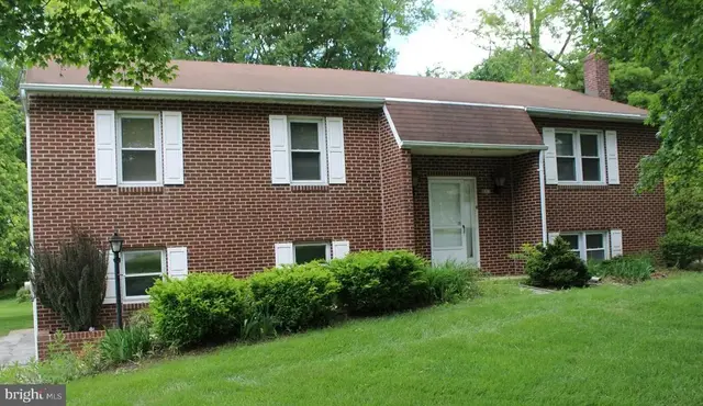 951 Cape Horn Rd, York