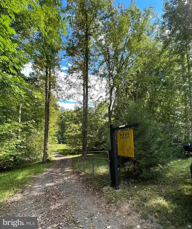 251 Hawk Cir, Locust Dale
