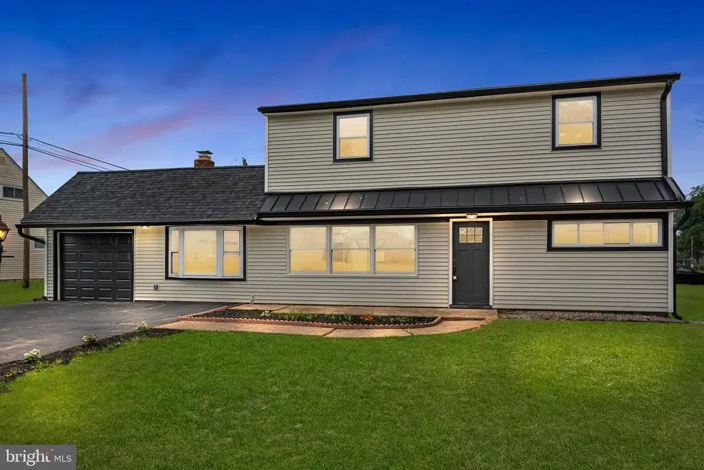 79 Viewpoint Ln, LEVITTOWN