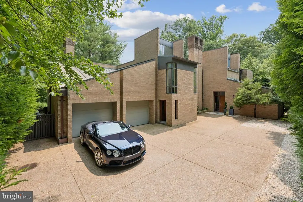 400 Chain Bridge, MCLEAN
