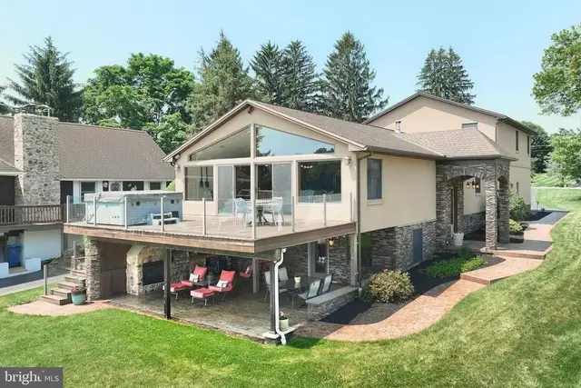 430 Lake Meade Dr, East Berlin