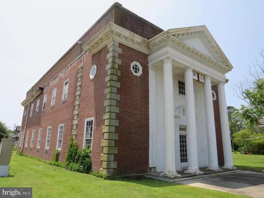 3 W Main St, Crisfield