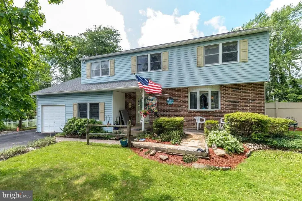 866 Decker Ln, WARMINSTER