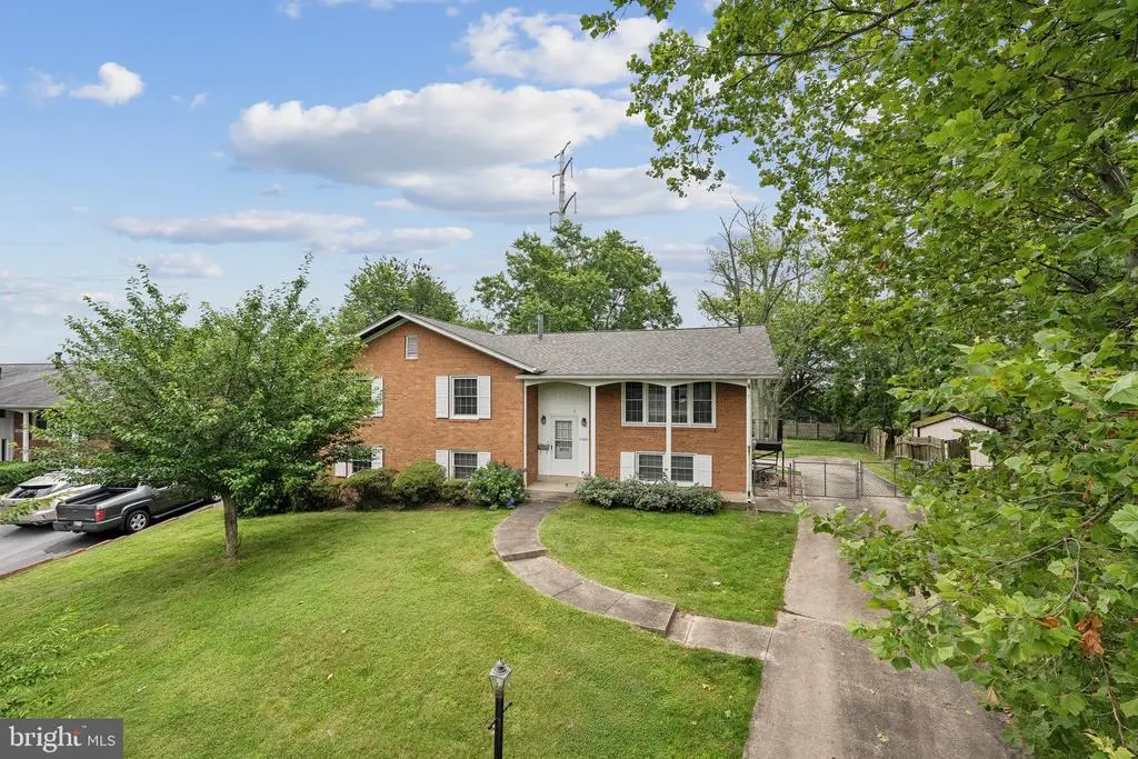 11621 Regency Dr, Potomac