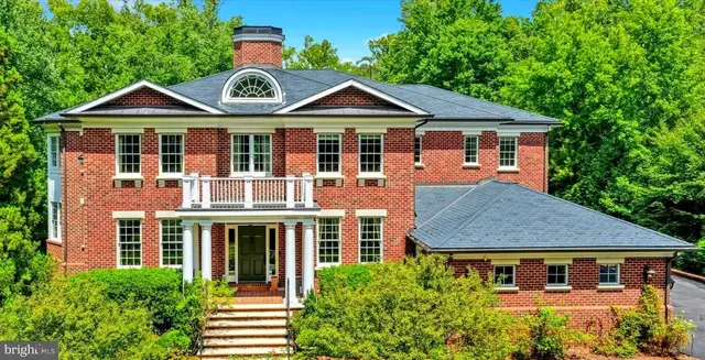 6804 Benjamin St, Mclean