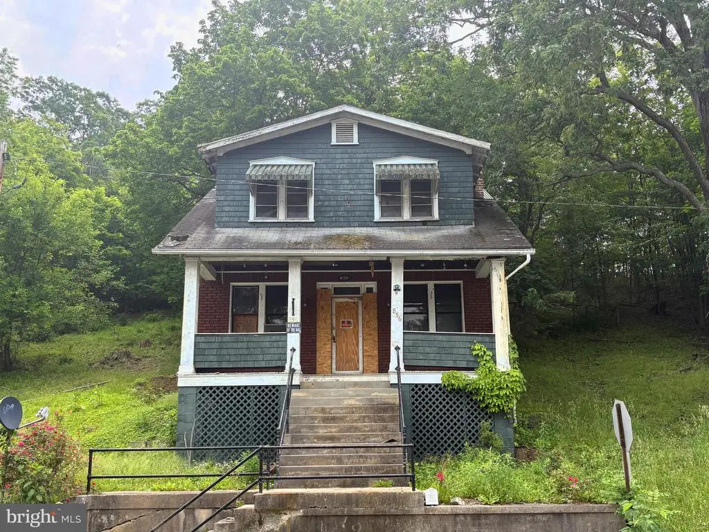 856 Gephart Dr W, Cumberland