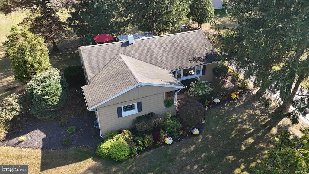 1030 Walt Rd, PENNSBURG