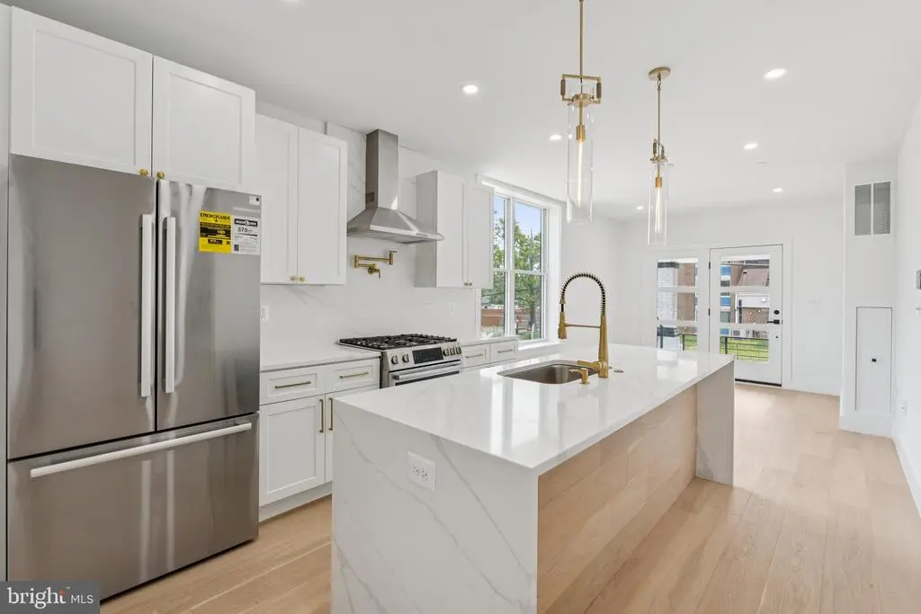 636 Edgewood St Ne #b, WASHINGTON