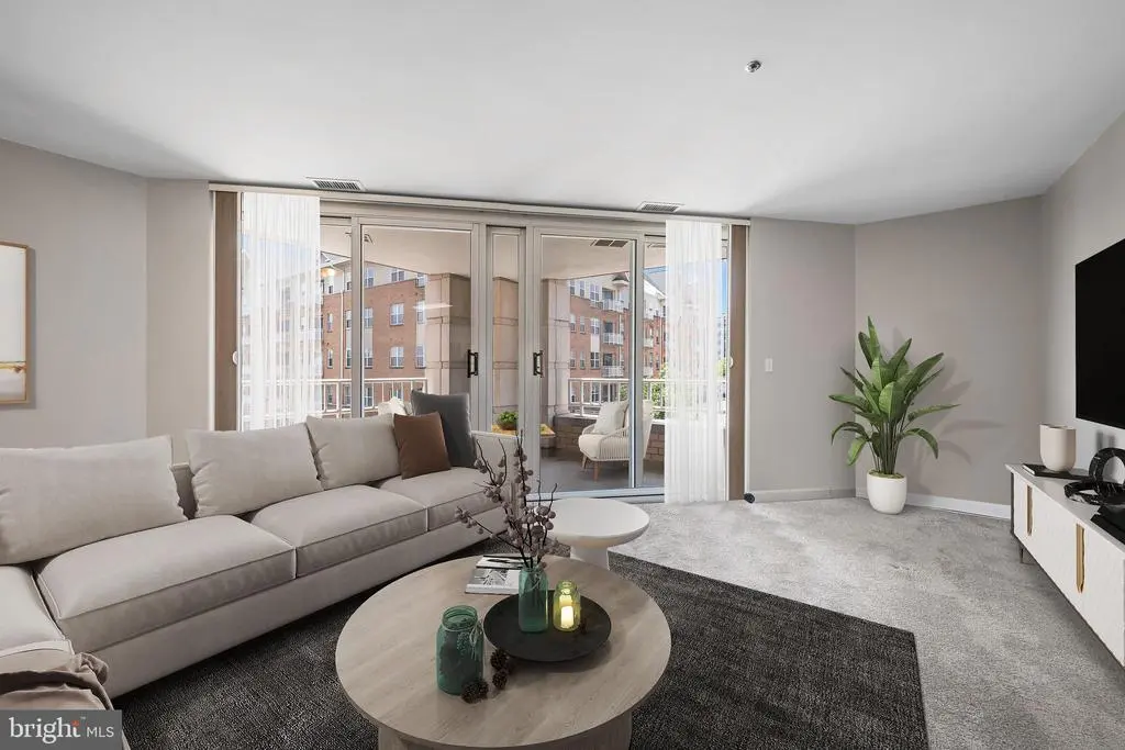 100 Harborview Dr #212, Baltimore