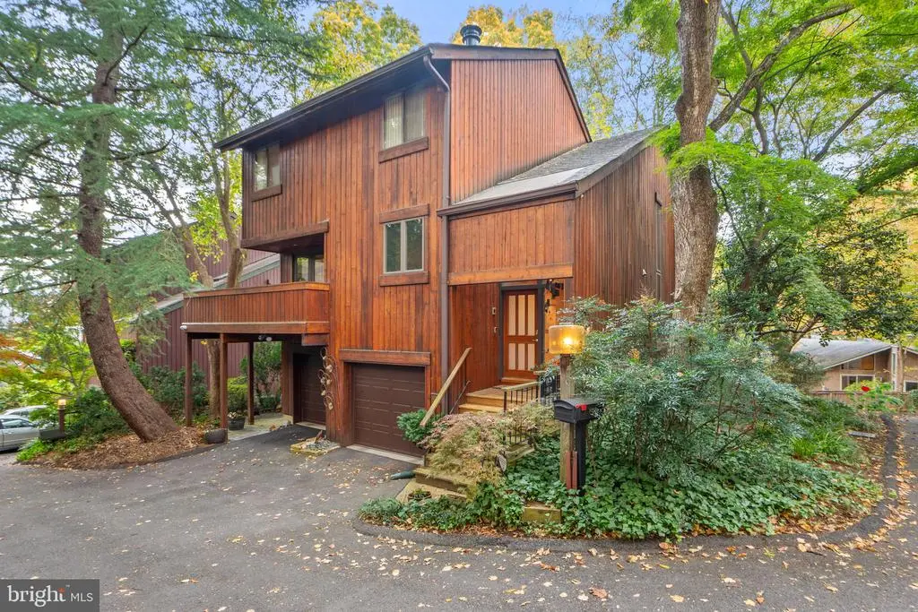 5211 Macarthur Ter Nw, WASHINGTON