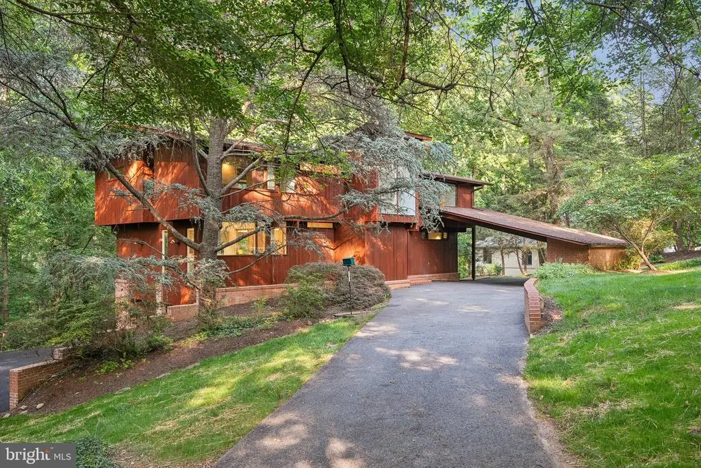 1330 Potomac School Rd, MCLEAN