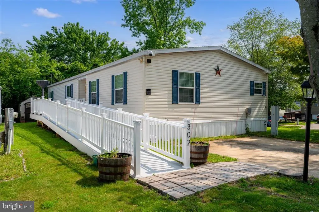 302 Berts Dr, Lothian