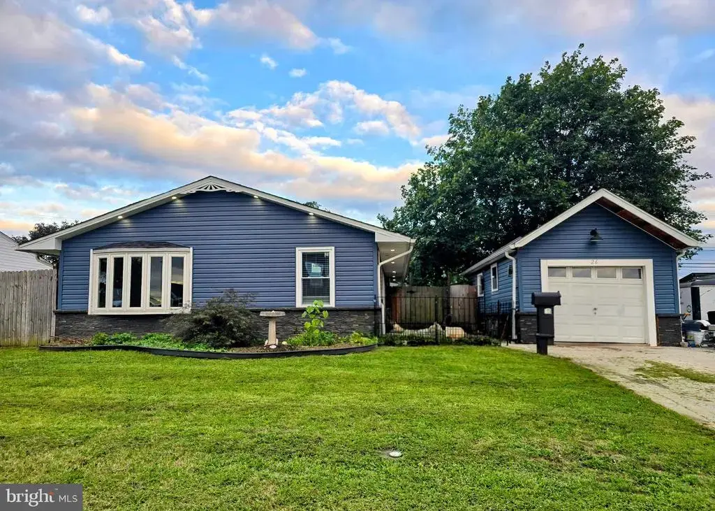 26 Poplar Ln, LEVITTOWN