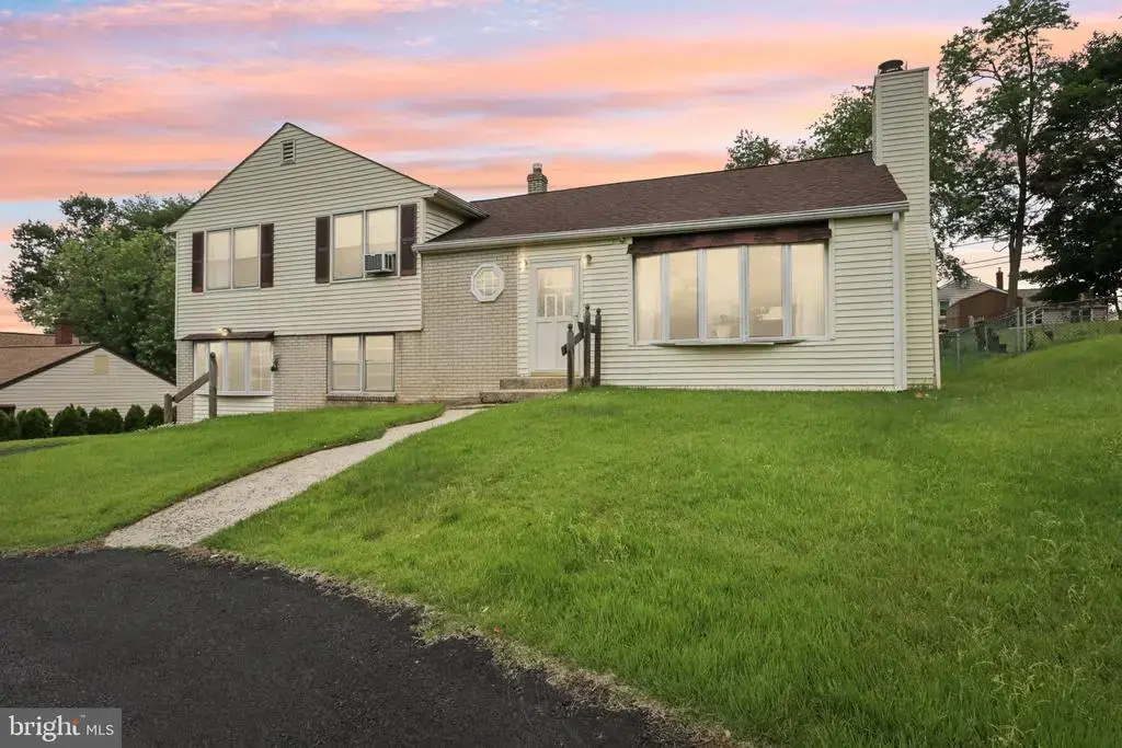 694 Davisville Rd, WARMINSTER