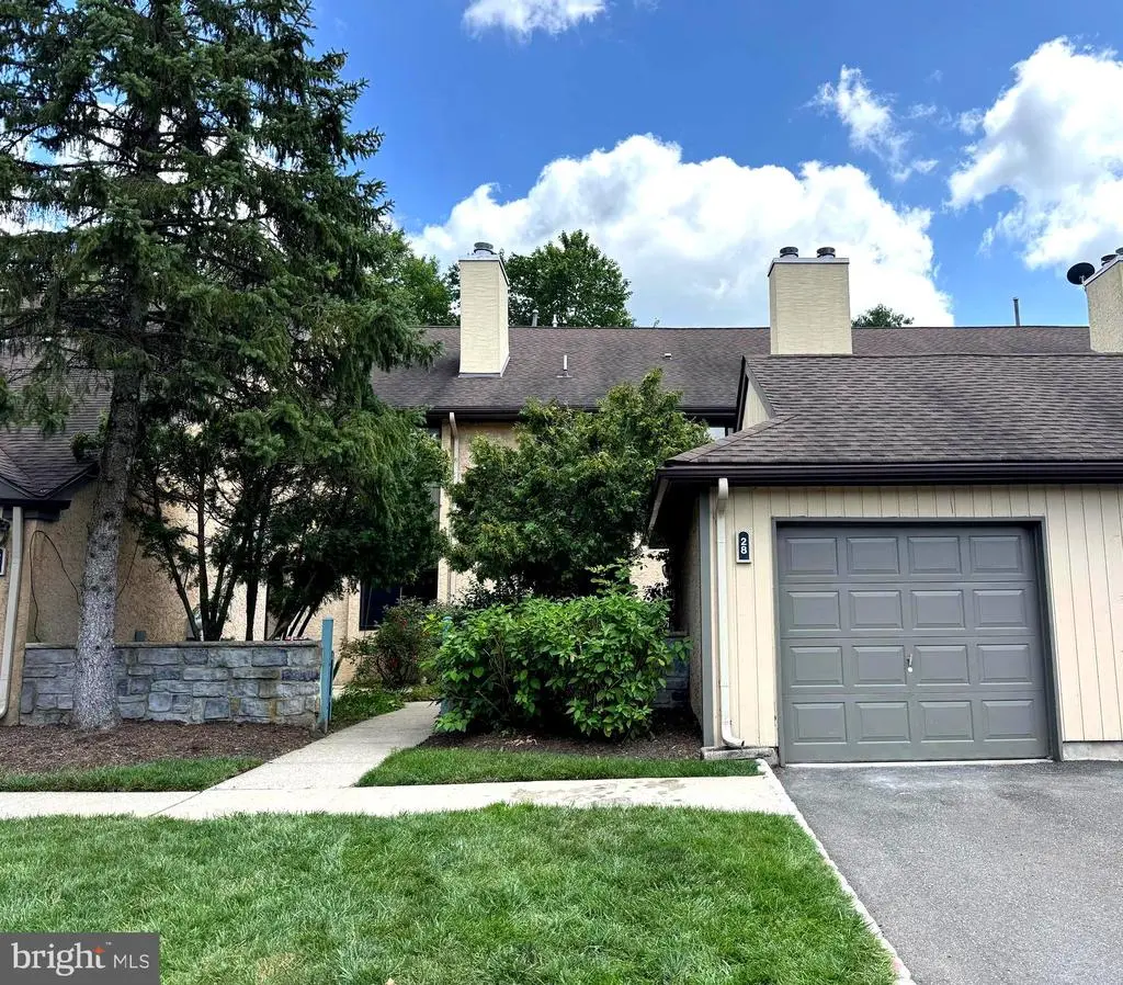 28 Ashford Dr, PLAINSBORO