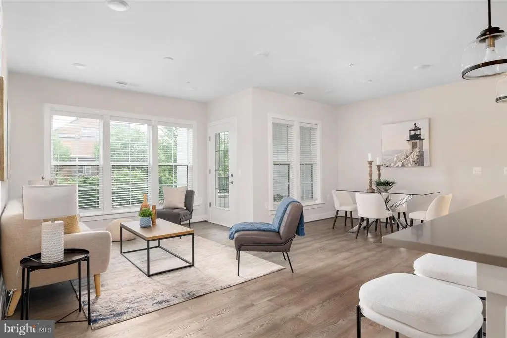 210 Decoverly Dr #205, Gaithersburg