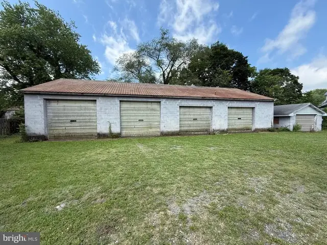 708 Gay St, Denton