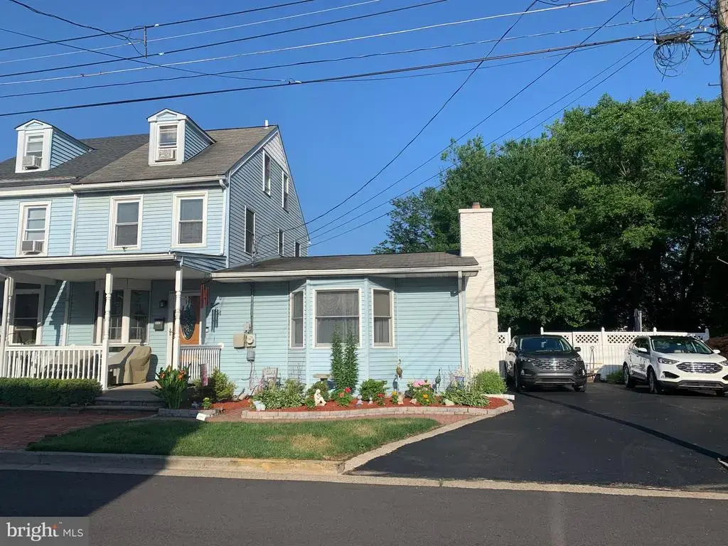 554 Locust St, BRISTOL
