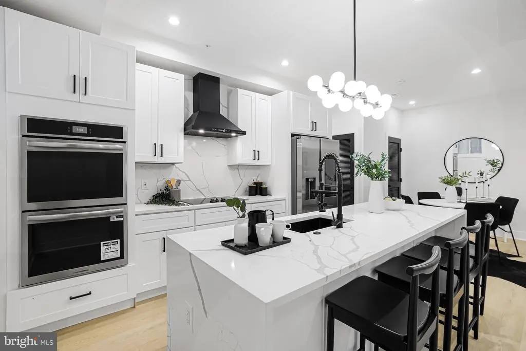 616 Nw Kenyon St Nw #3, WASHINGTON