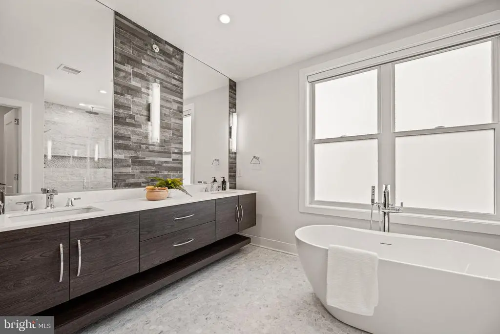 1217 Bainbridge St, Philadelphia