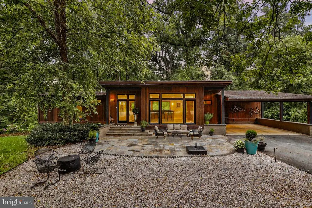 6921 Ayr Ln, Bethesda