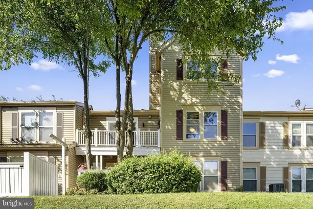 20172 Locustdale Dr #221, Germantown