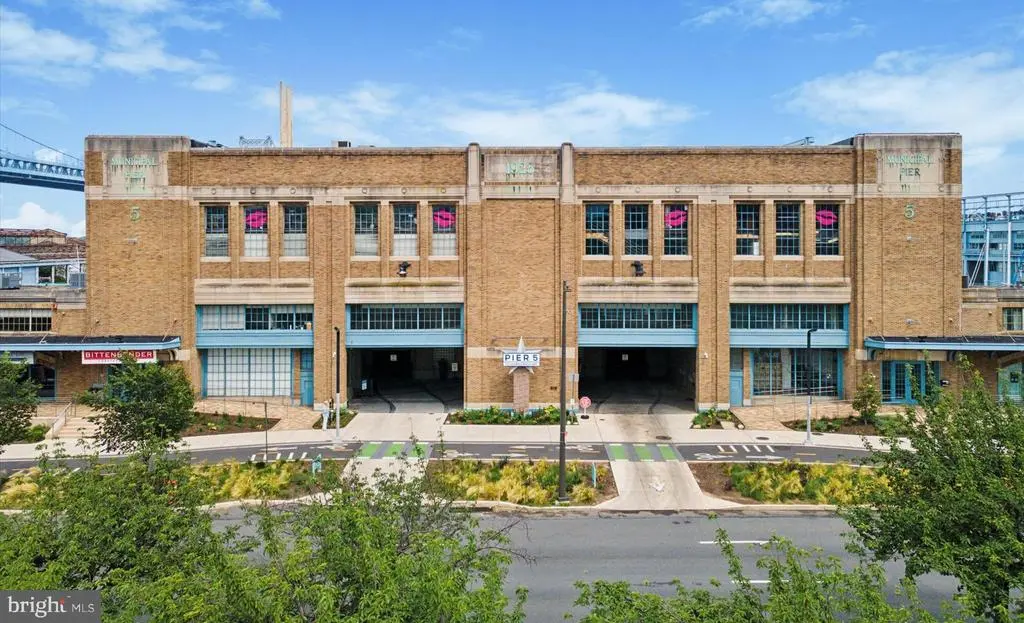 7 N Christopher Columbus Blvd #130, PHILADELPHIA