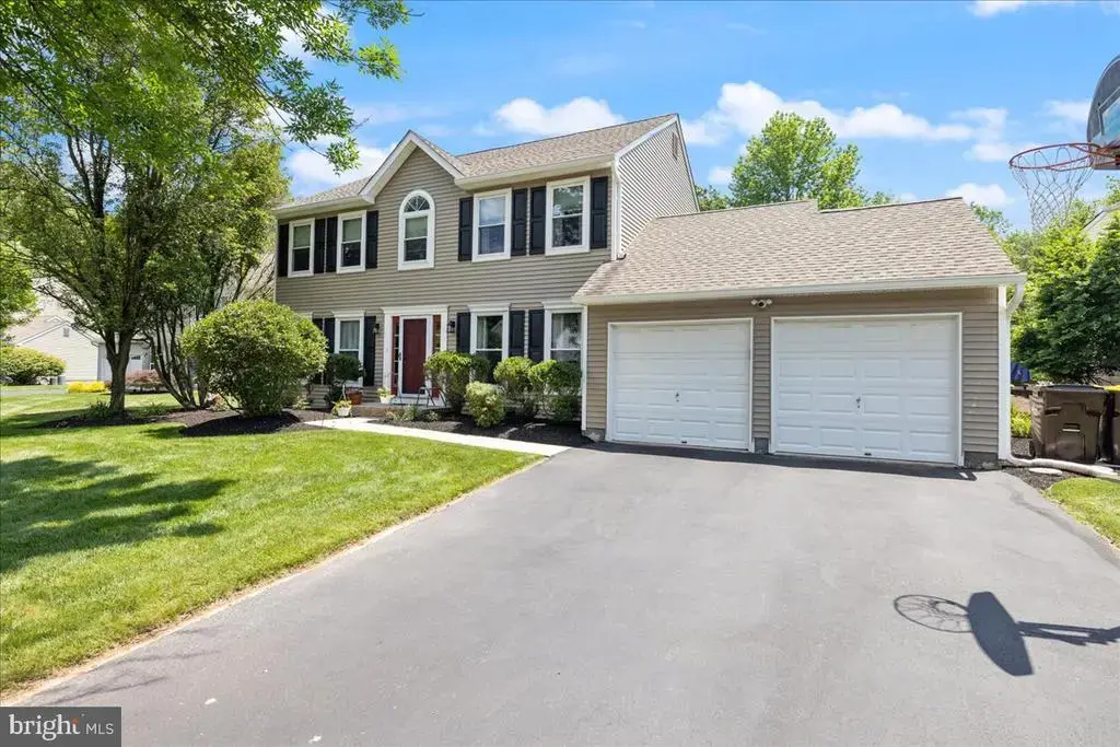 302 Frazer Dr, YARDLEY